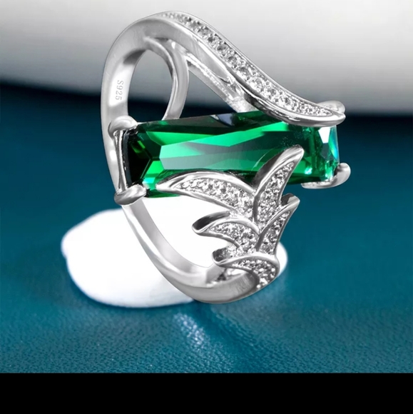 Emerald  925 Sterling SILVER Ring. - Picture 6 of 6
